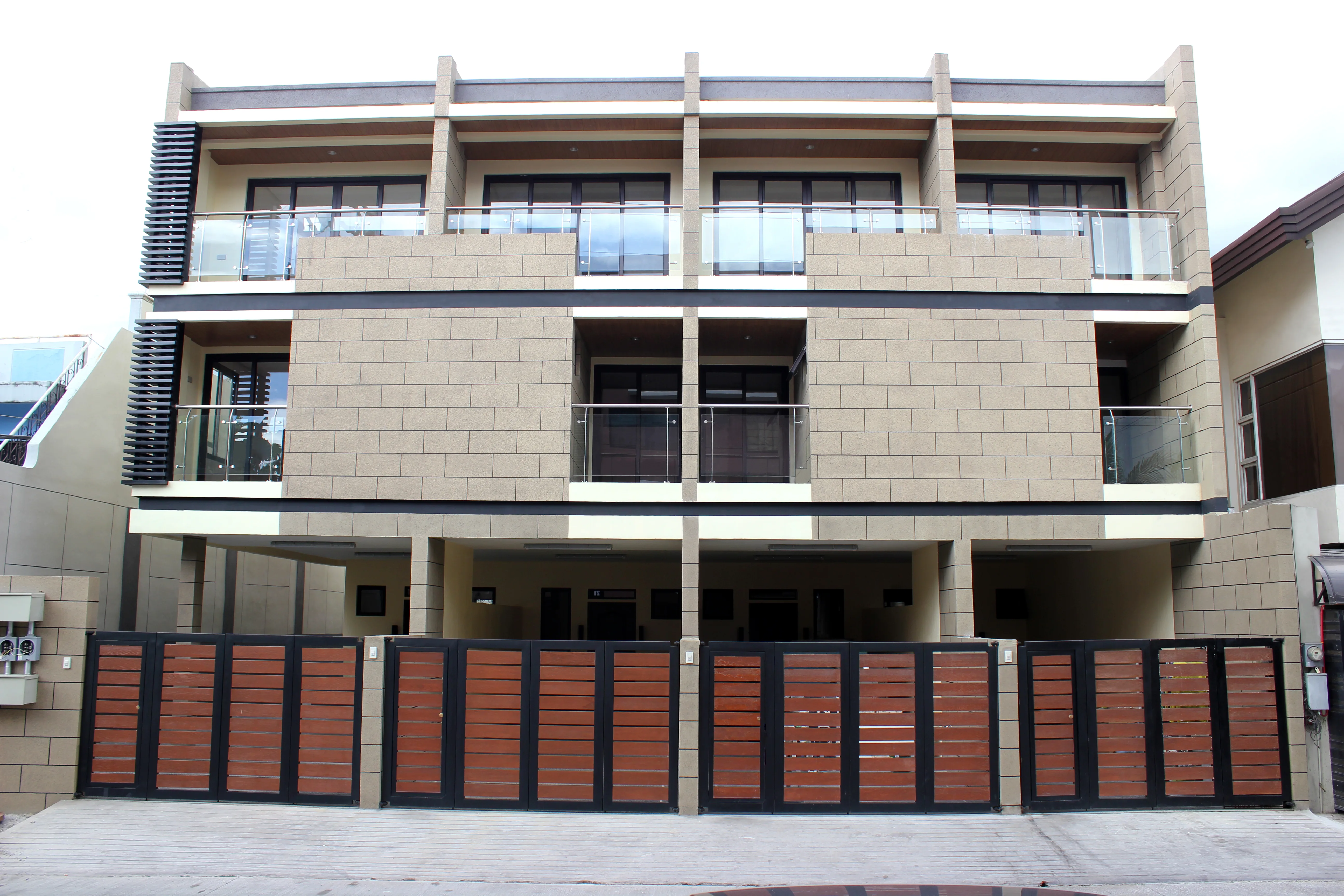 Townhouse Facade - Liquid Granite